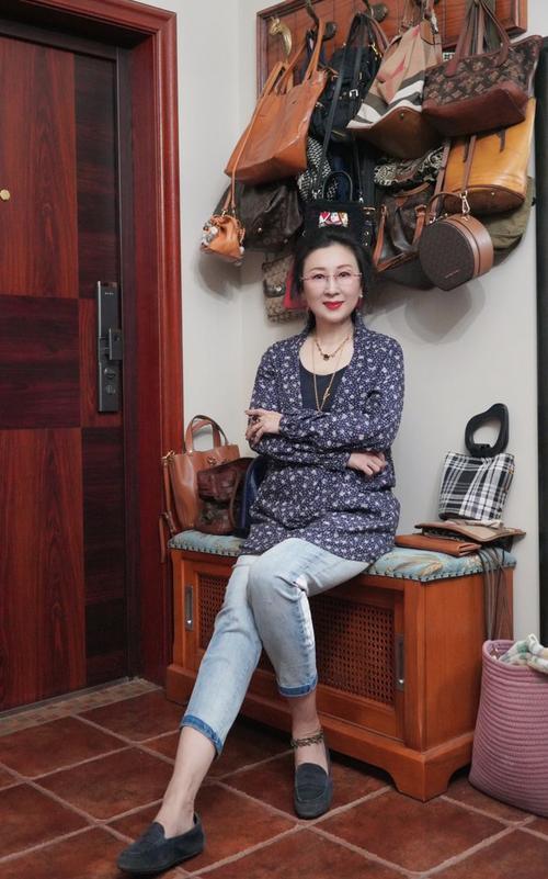 18岁免费看美女的相关介绍