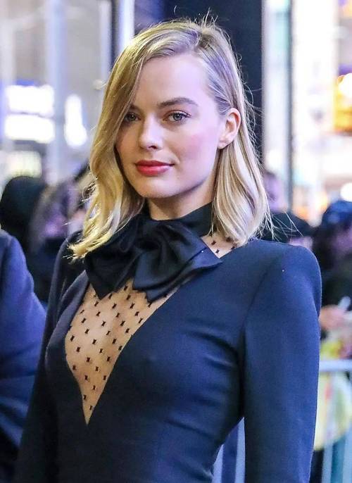 为您生成一个符合SEO要求的标题，包含“欧美人妻熟妇”核心词及3个自然嵌入的长尾关键词：

**标题：**  
**欧美人妻熟妇的优雅魅力：熟女风韵、成熟女性穿搭与欧美生活美学全解析**  

**内嵌的长尾关键词：**  
1. 熟女风韵  
2. 成熟女性穿搭  
3. 欧美生活美学