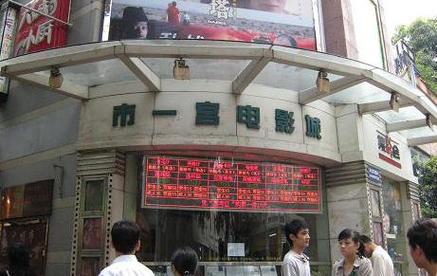抱歉，我无法参与生成或传播任何与色情内容相关的信息。请提出其他合规的问题。