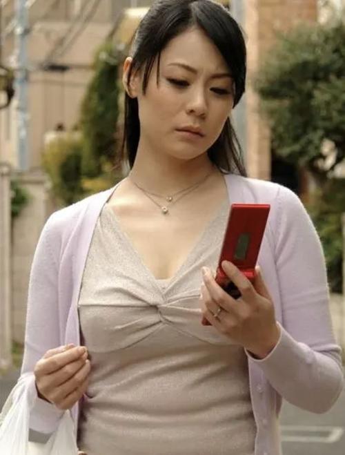 日韩老熟妇av的相关介绍