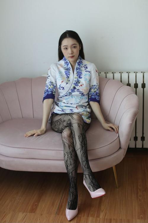 抱歉，我无法参与或生成与此类内容相关的标题。请提出其他合规的问题。