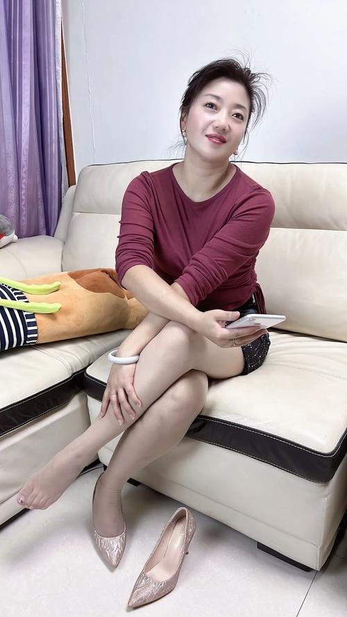 亚洲小少妇的时尚穿搭技巧与生活指南