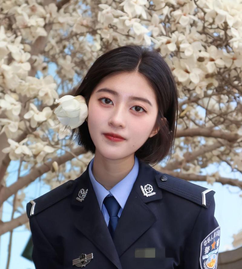 一边摸一边舔的相关介绍